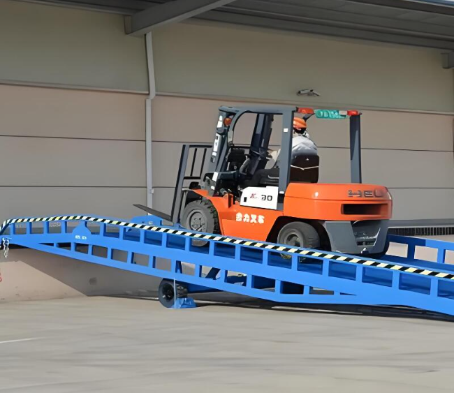 四平移动式卸货平台（叉车用）